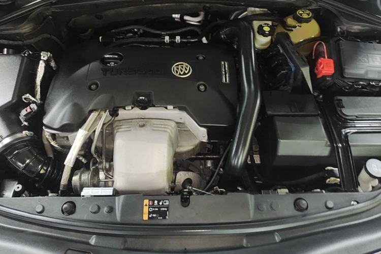 Used Buick LaCrosse 2018 28T Avenir Engine Bay