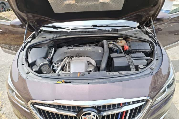 Used Buick LaCrosse 2018 28T Elite Edition Engine Bay