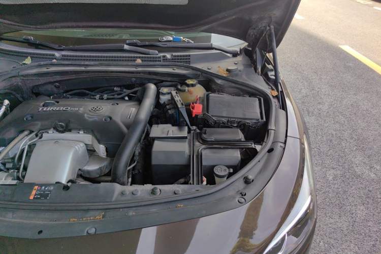 Used Buick LaCrosse 2018 28T Luxury Model Engine Bay Left