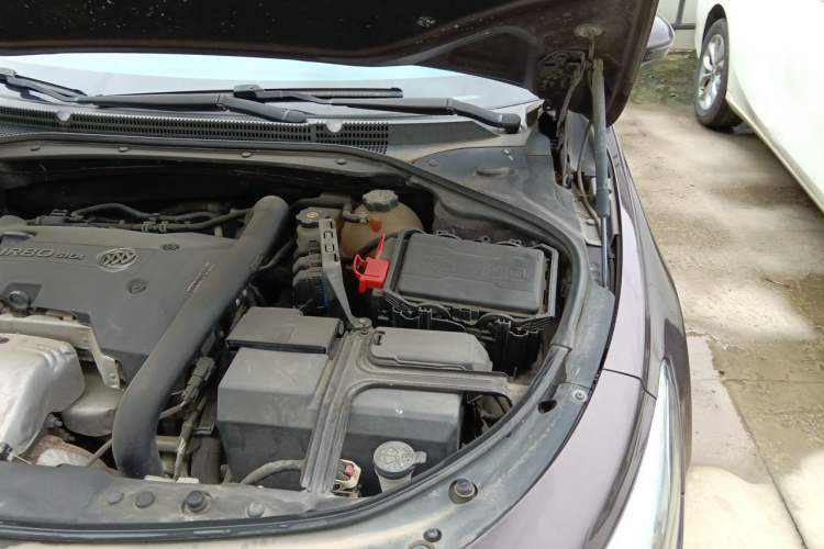 Used Buick LaCrosse 2018 28T Elite Edition Engine Bay Left