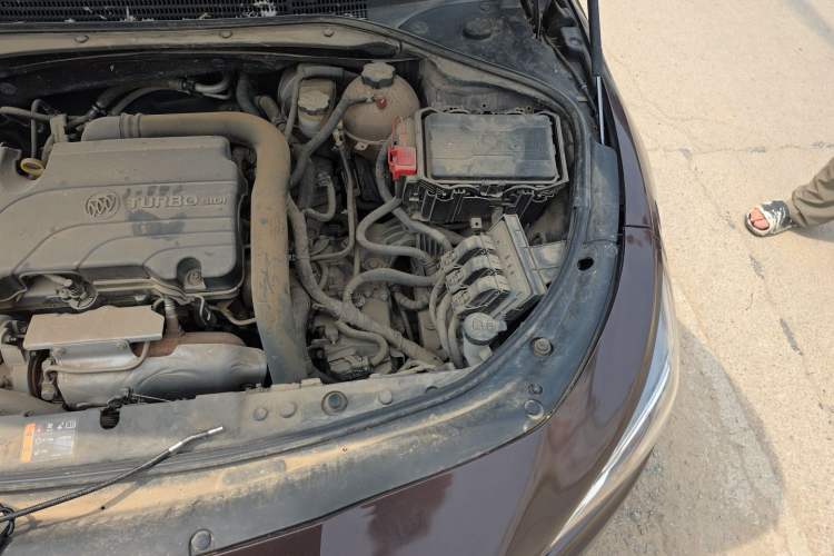 Used Buick LaCrosse 2018 20T Luxury Model Engine Bay Left