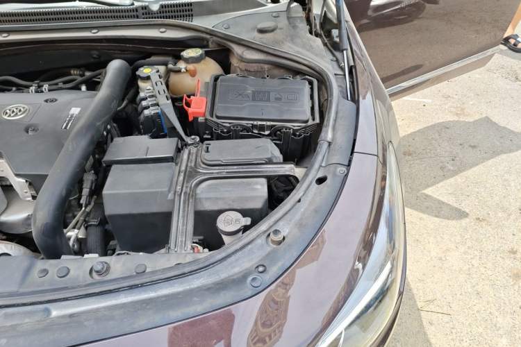 Used Buick LaCrosse 2018 28T Elite Edition Engine Bay Left