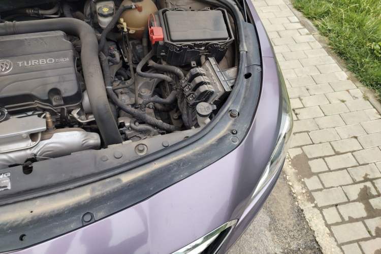 Used Buick LaCrosse 2018 20T Luxury Model Engine Bay Left