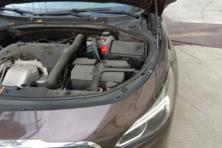 Used Buick LaCrosse 2018 28T Luxury Model Engine Bay Left