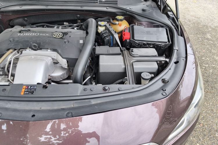 Used Buick LaCrosse 2018 28T Luxury Model Engine Bay Left
