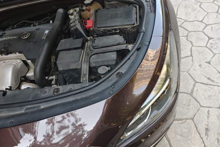 Used Buick LaCrosse 2018 28T Luxury Model Engine Bay Left