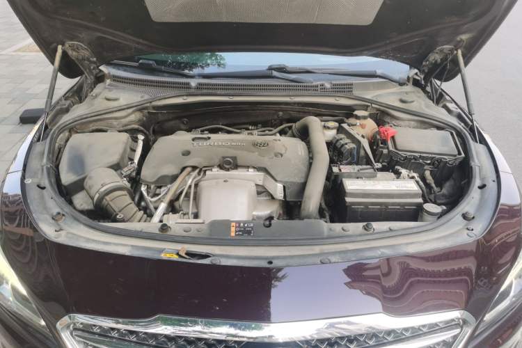 Used Buick LaCrosse 2018 28T Avenir Engine Bay