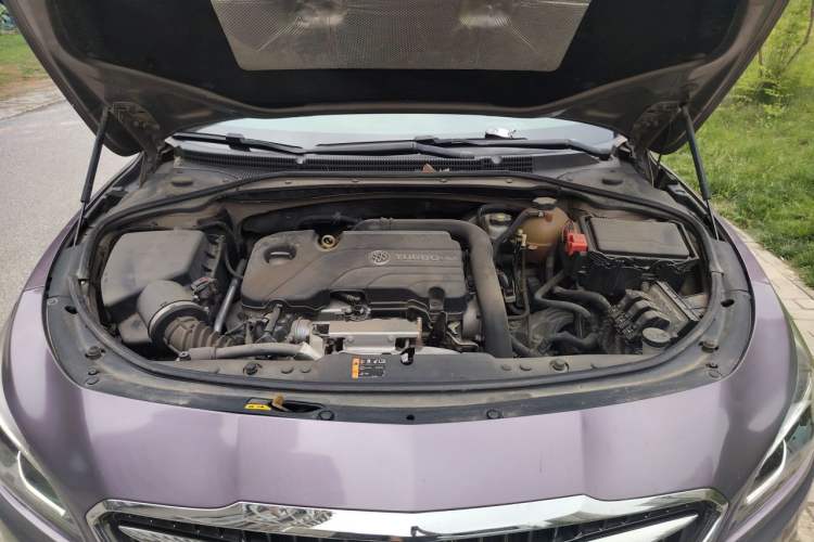 Used Buick LaCrosse 2018 20T Luxury Model Engine Bay