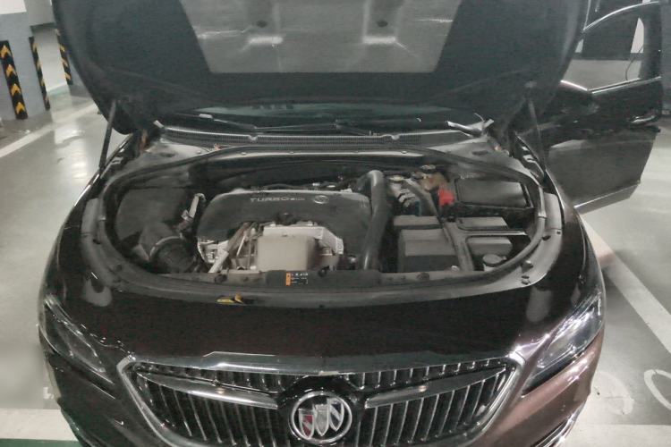 Used Buick LaCrosse 2018 28T Elite Edition Engine Bay