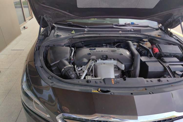 Used Buick LaCrosse 2018 28T Luxury Model Engine Bay Right