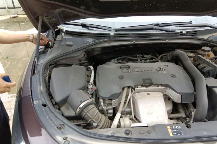 Used Buick LaCrosse 2018 28T Elite Edition Engine Bay Right
