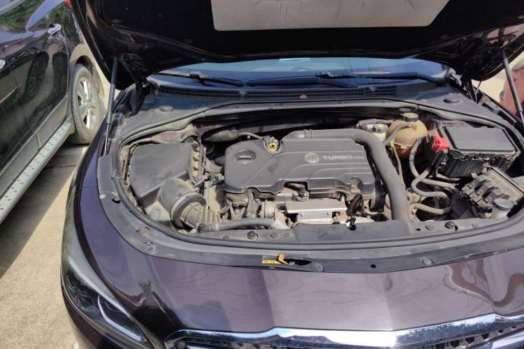 Used Buick LaCrosse 2018 20T Elite Edition Engine Bay Right
