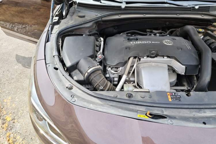 Used Buick LaCrosse 2018 28T Elite Edition Engine Bay Right
