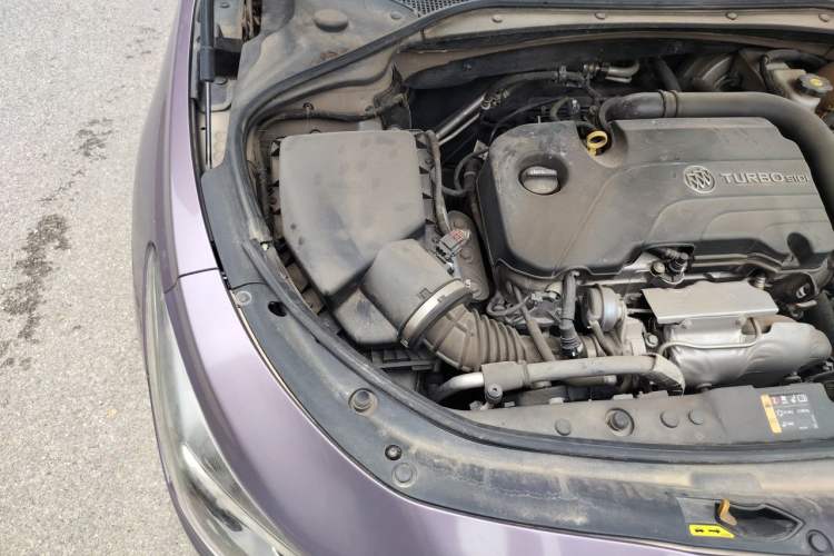 Used Buick LaCrosse 2018 20T Luxury Model Engine Bay Right