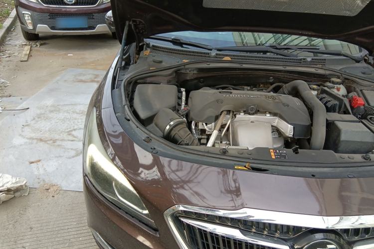 Used Buick LaCrosse 2018 28T Luxury Model Engine Bay Right