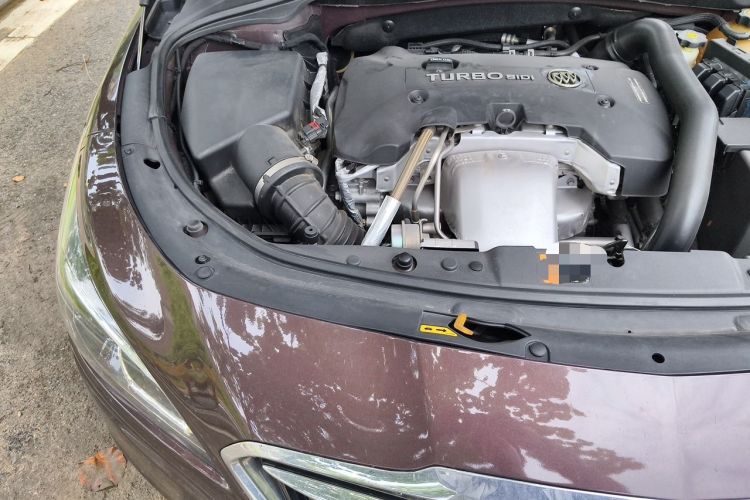 Used Buick LaCrosse 2018 28T Luxury Model Engine Bay Right
