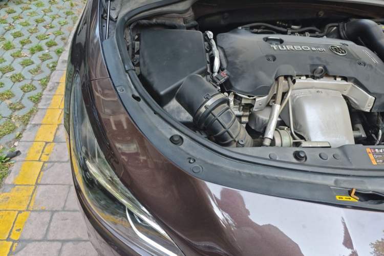 Used Buick LaCrosse 2018 28T Luxury Model Engine Bay Right
