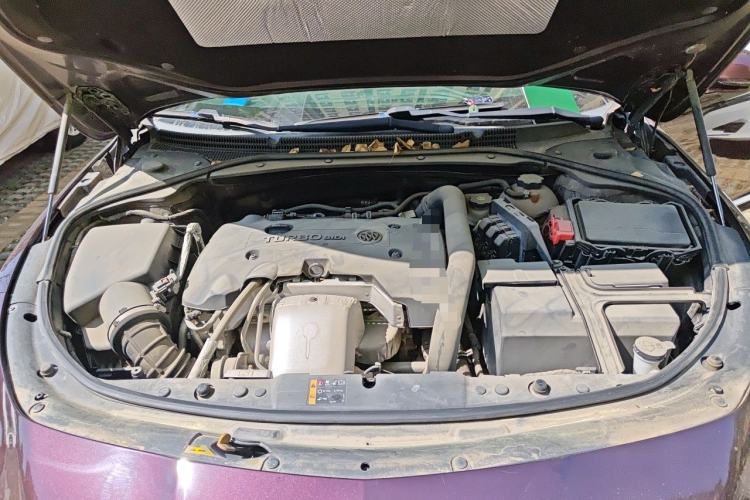 Used Buick LaCrosse 2018 28T Avenir Engine Bay