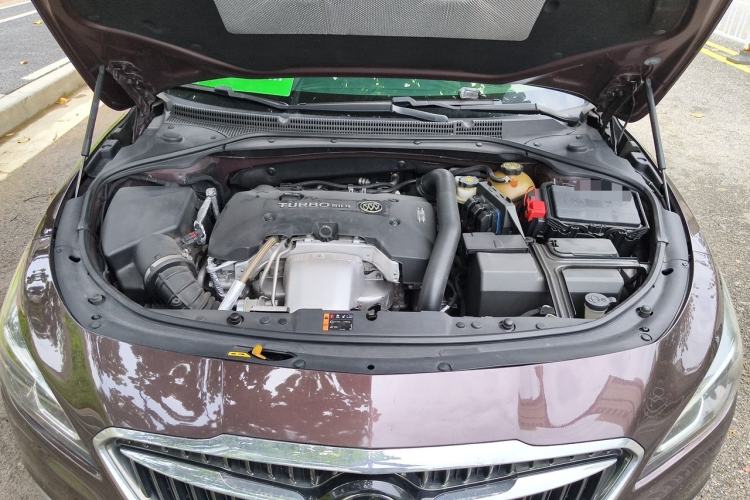 Used Buick LaCrosse 2018 28T Luxury Model Engine Bay