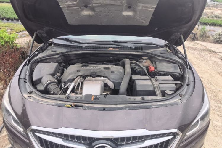 Used Buick LaCrosse 2018 28T Elite Edition Engine Bay