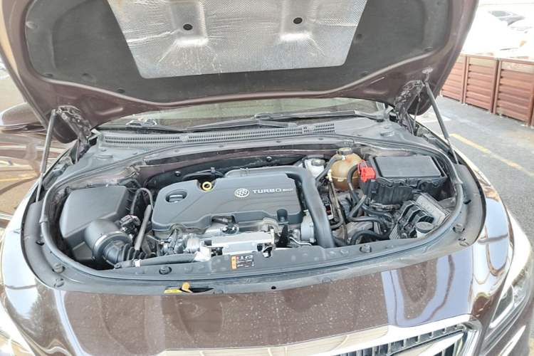 Used Buick LaCrosse 2018 20T Elite Edition Engine Bay
