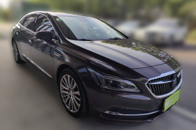 Used Buick LaCrosse 2018 28T Luxury Model Front Right 45 Deg