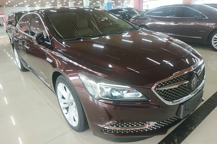 Used Buick LaCrosse 2018 28T Avenir Front Right 45 Deg
