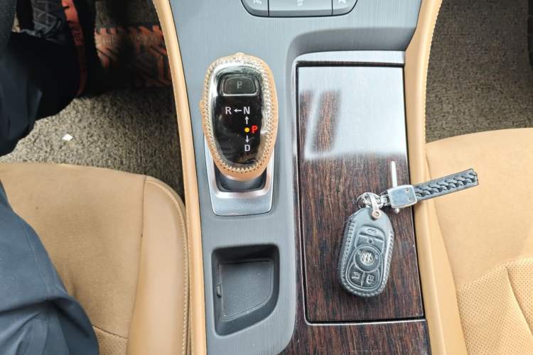 Used Buick LaCrosse 2018 28T Elite Edition Gear Lever