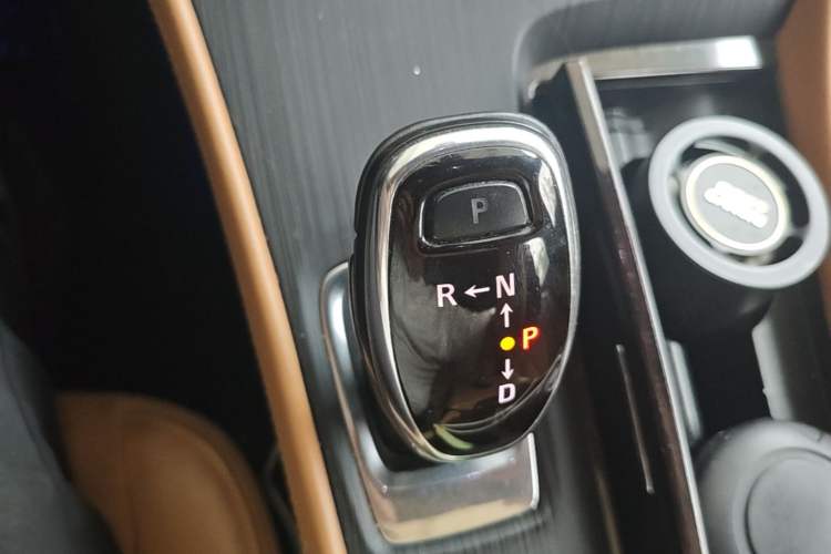 Used Buick LaCrosse 2018 28T Elite Edition Gear Lever