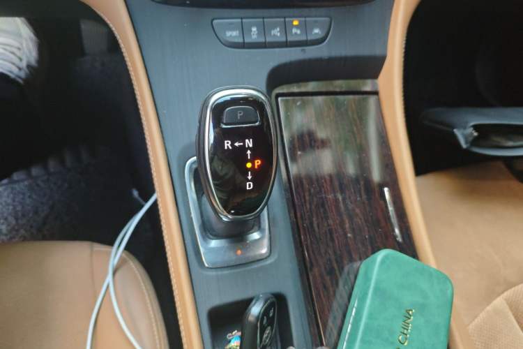 Used Buick LaCrosse 2018 28T Luxury Model Gear Lever