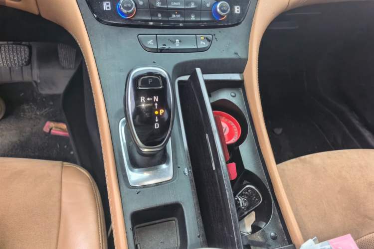 Used Buick LaCrosse 2018 28T Elite Edition Gear Lever