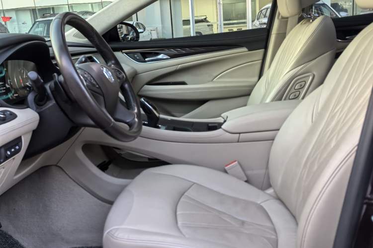 Used Buick LaCrosse 2018 28T Avenir Interior 2