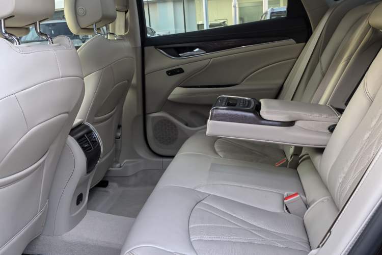 Used Buick LaCrosse 2018 28T Avenir Interior 3