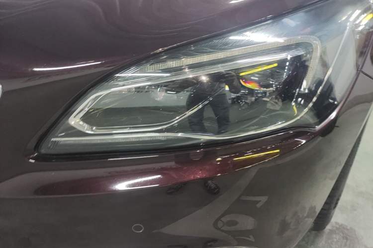Used Buick LaCrosse 2018 28T Avenir Left Front Headlight