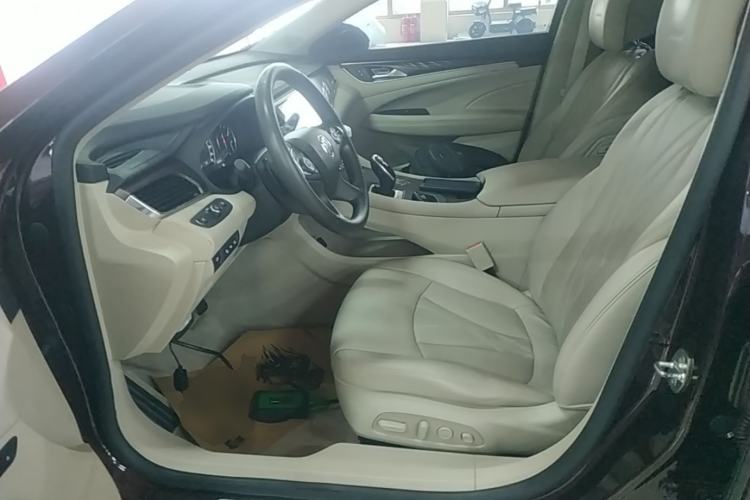 Used Buick LaCrosse 2018 28T Avenir Left Front Seat