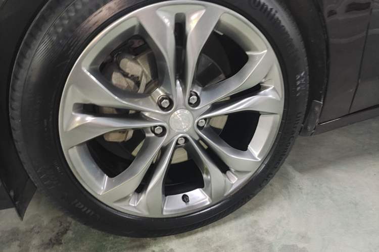Used Buick LaCrosse 2018 28T Avenir Left Front Wheel Hub