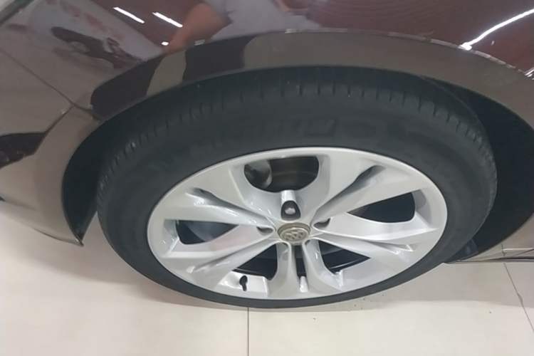 Used Buick LaCrosse 2018 28T Avenir Left Front Wheel Hub