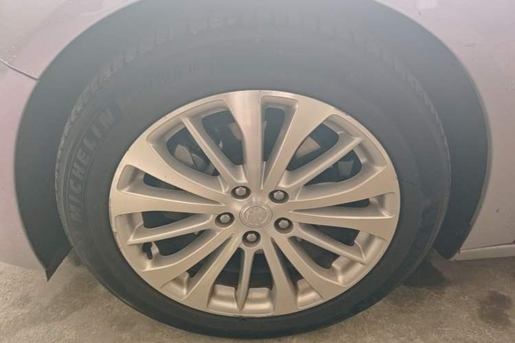 Used Buick LaCrosse 2018 28T Elite Edition Left Front Wheel Hub