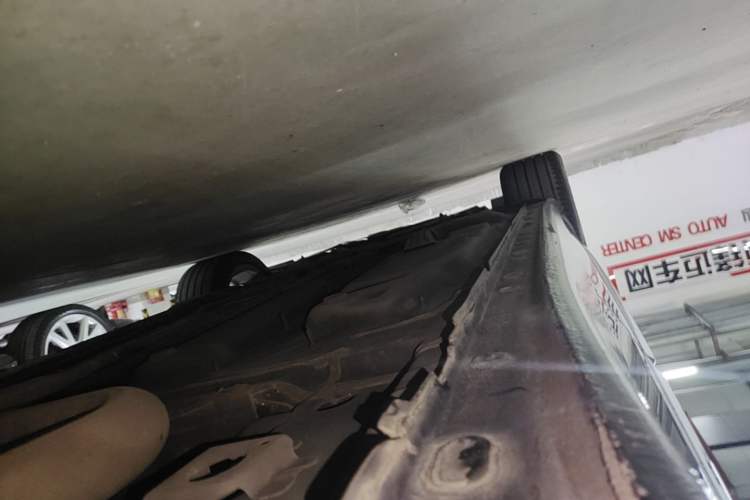 Used Buick LaCrosse 2018 28T Avenir Left Side Sill