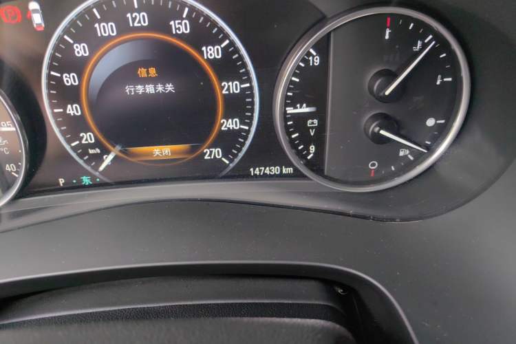 Used Buick LaCrosse 2018 28T Luxury Model Odometer Close Up