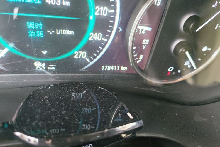 Used Buick LaCrosse 2018 28T Avenir Odometer Close Up