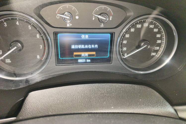 Used Buick LaCrosse 2018 28T Elite Edition Odometer Close Up