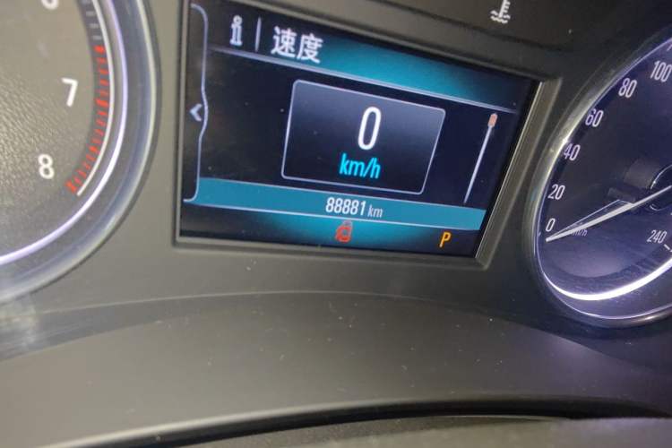 Used Buick LaCrosse 2018 20T Elite Edition Odometer Close Up