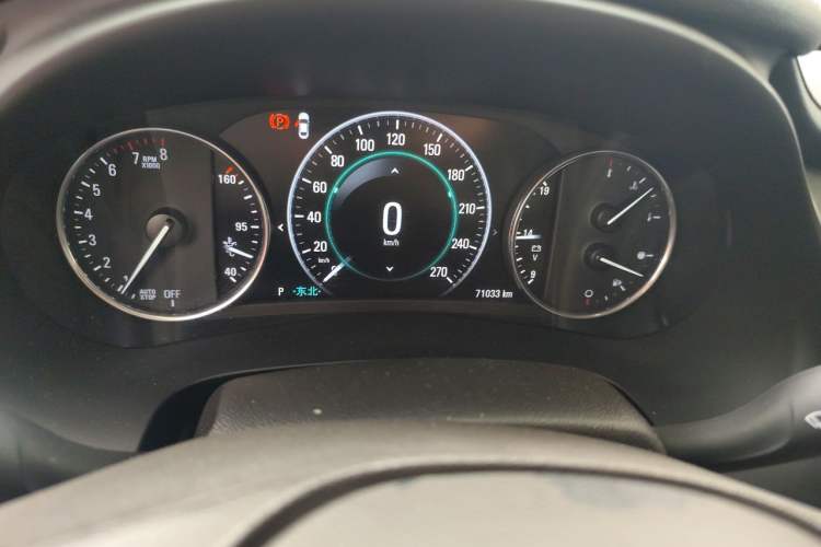 Used Buick LaCrosse 2018 28T Avenir Odometer Close Up