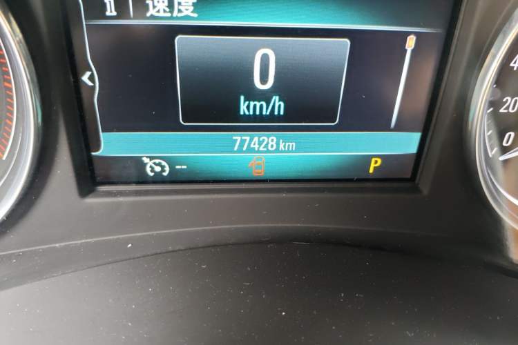 Used Buick LaCrosse 2018 28T Elite Edition Odometer Close Up