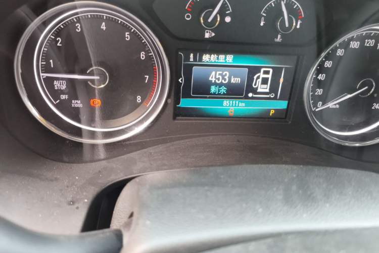 Used Buick LaCrosse 2018 28T Elite Edition Odometer Close Up