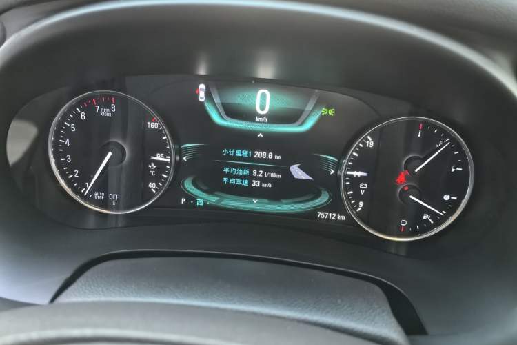 Used Buick LaCrosse 2018 28T Avenir Odometer Close Up
