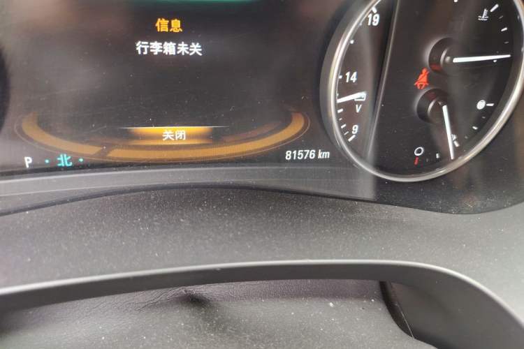Used Buick LaCrosse 2018 20T Luxury Model Odometer Close Up