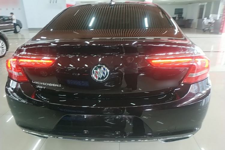 Used Buick LaCrosse 2018 28T Avenir Rear