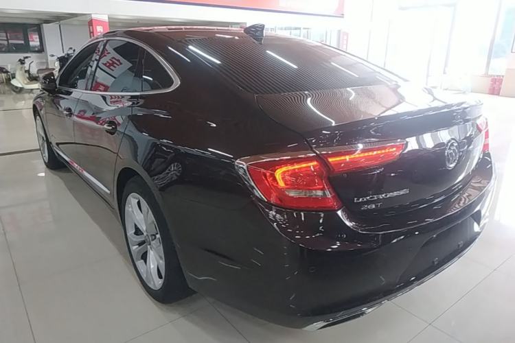 Used Buick LaCrosse 2018 28T Avenir Rear Left 45 Deg